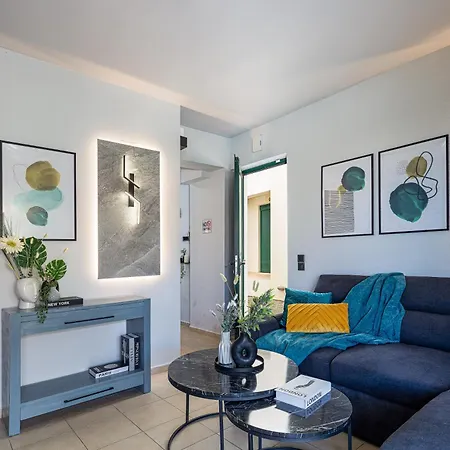 Lea, Stylish, With Common Pool *