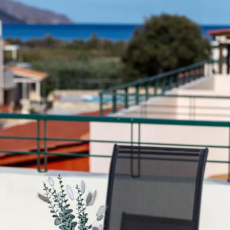 Lea, Stylish, With Common Pool Villa