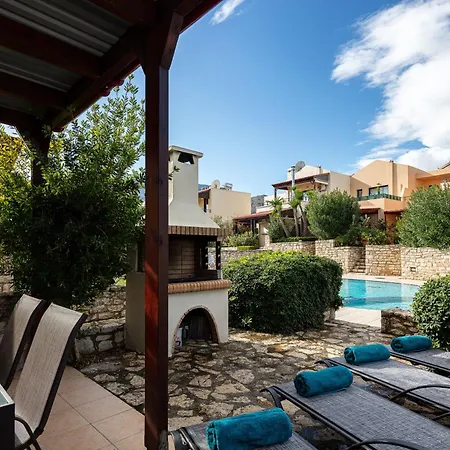 Lea, Stylish, With Common Pool Chania (Crete)