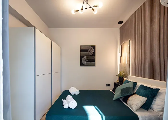 Lea, Stylish, With Common Pool