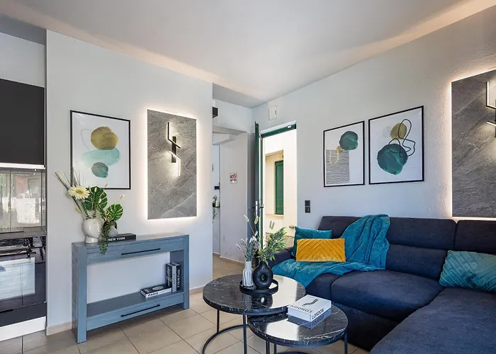 Lea, Stylish, With Common Pool *