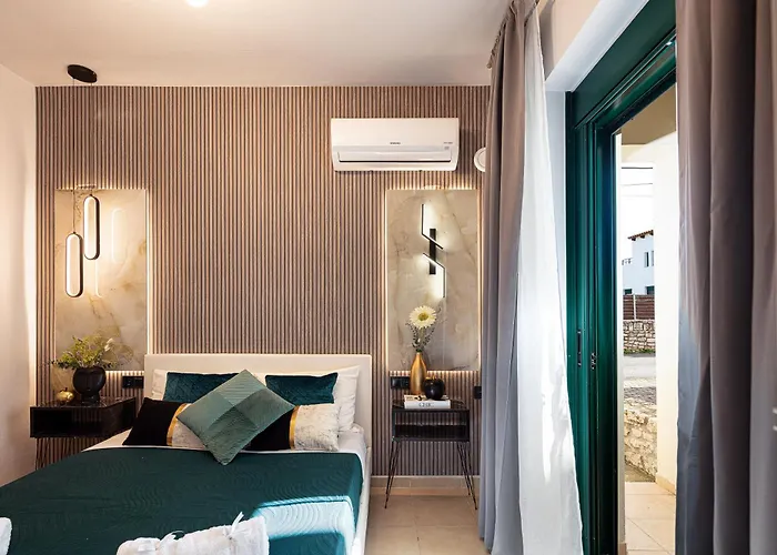 Lea, Stylish, With Common Pool *