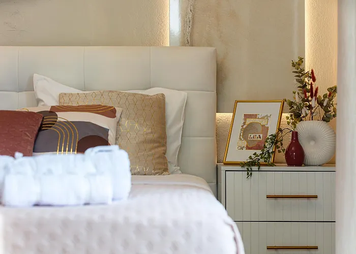 Lea, Stylish, With Common Pool