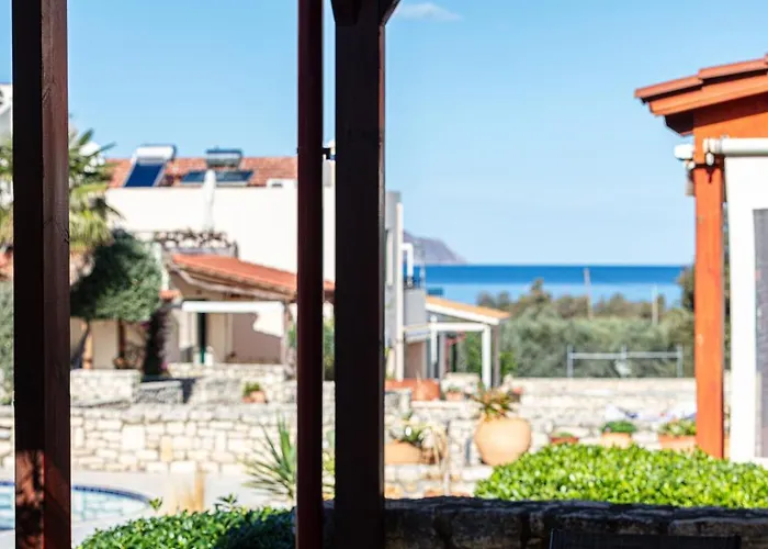 Lea, Stylish, With Common Pool *